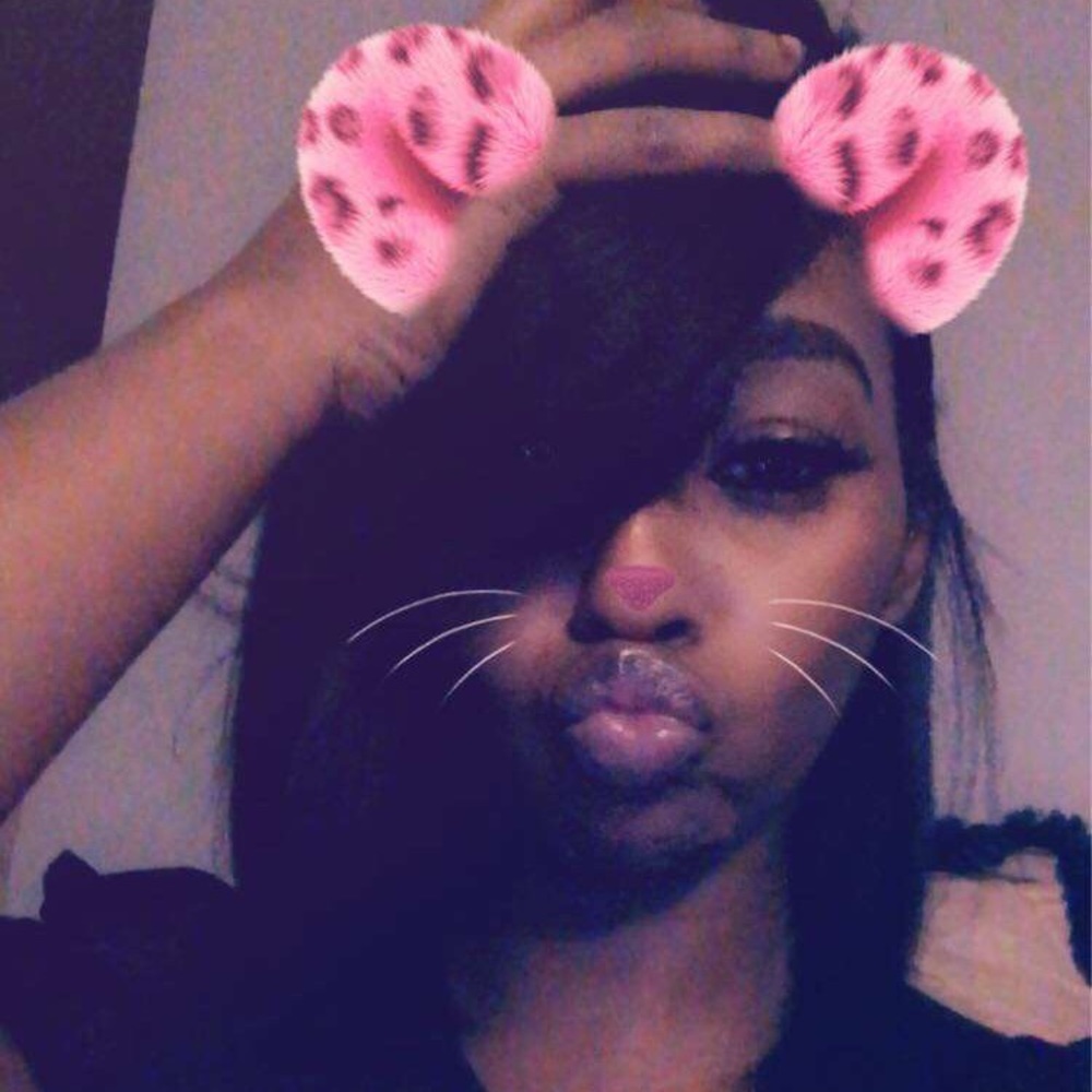 Meet your Posher, Chloe